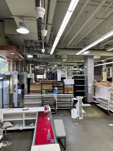 3702 Union St, Flushing, NY for lease - Building Photo - Image 2 of 9