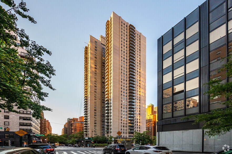 400-416 E 56th St, New York, NY for sale - Building Photo - Image 1 of 18