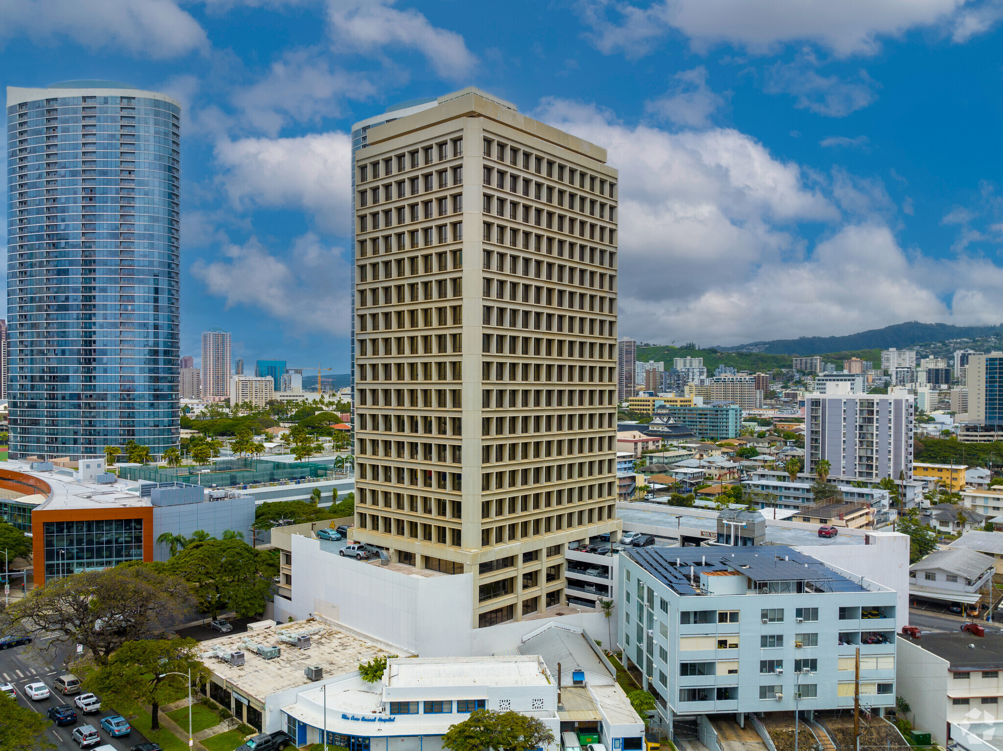 615 Piikoi St, Honolulu, HI for lease Building Photo- Image 1 of 3