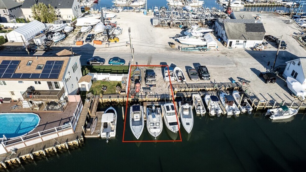 2922 Arrowhead Pl, Seaford, NY for sale - Building Photo - Image 1 of 1