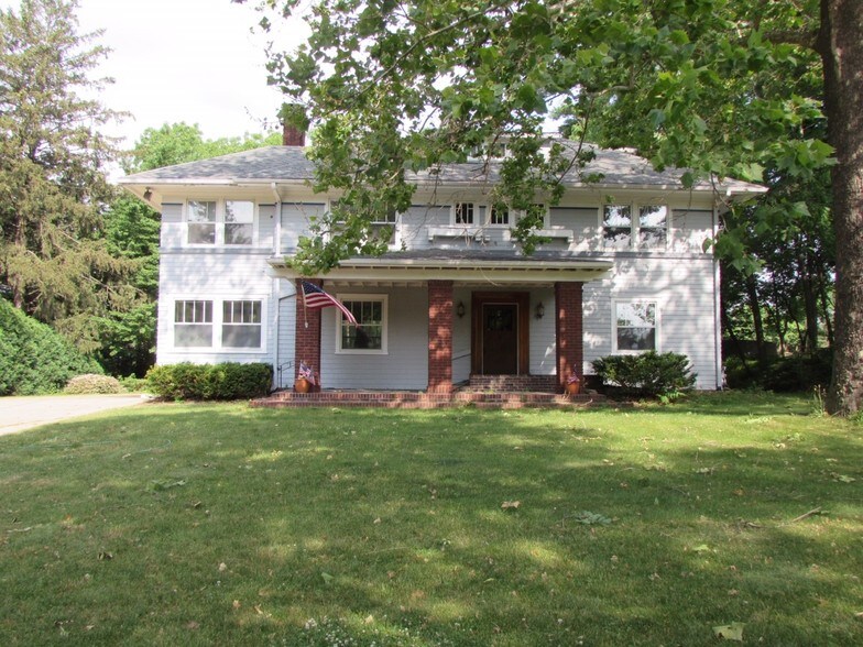 2218 1st Ave NE, Cedar Rapids, IA for sale - Building Photo - Image 1 of 1