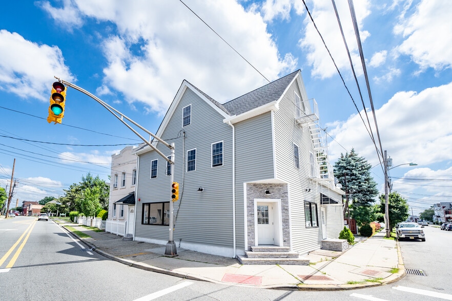 402 River Dr, Garfield, NJ for sale - Building Photo - Image 1 of 1