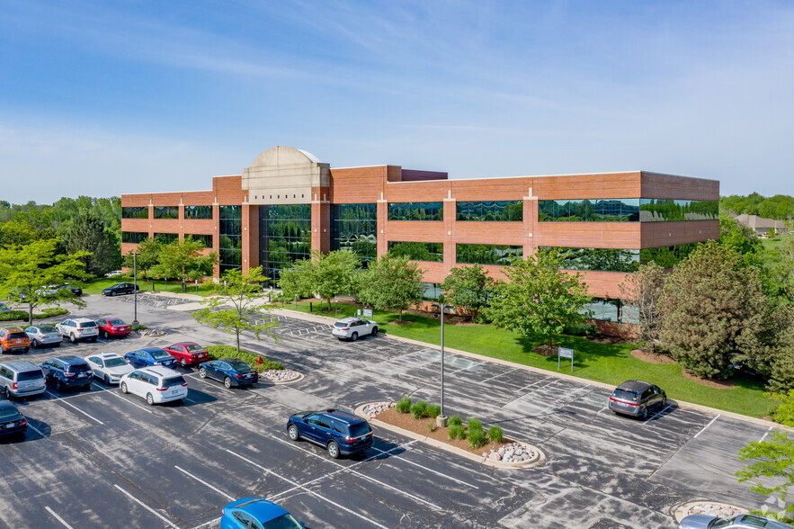 N19W24400 Riverwood Dr, Waukesha, WI for lease - Building Photo - Image 1 of 5