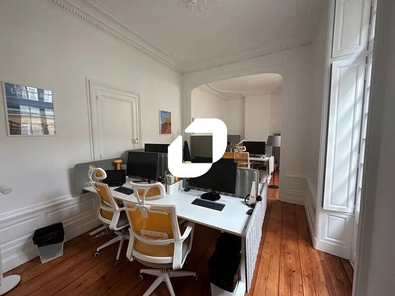 Office in Bordeaux for lease - Interior Photo - Image 1 of 15