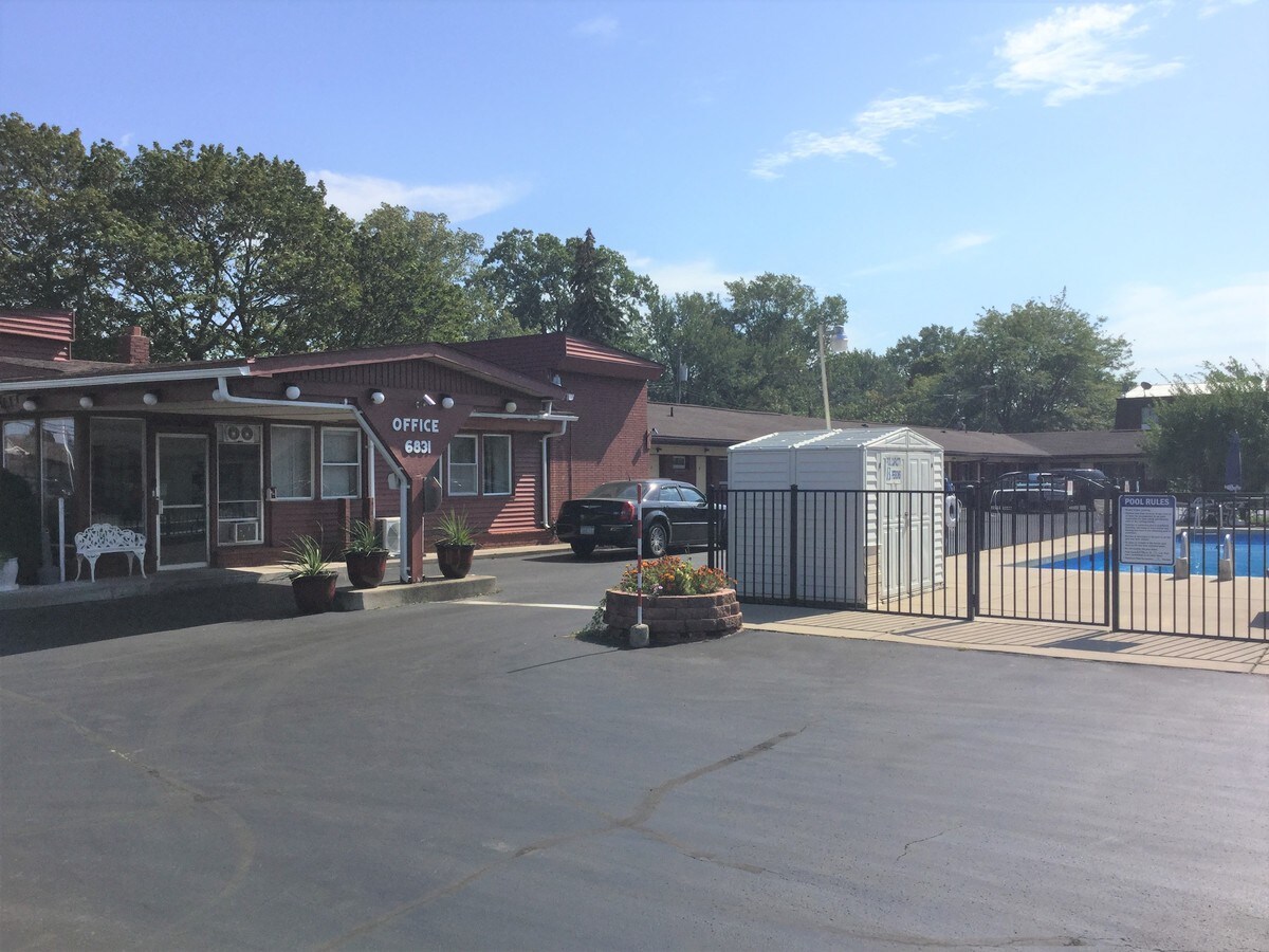 6831 Niagara Falls Blvd, Niagara Falls, NY 14304 Inn