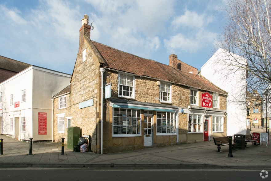 16B Hendford, Yeovil for sale - Primary Photo - Image 1 of 1