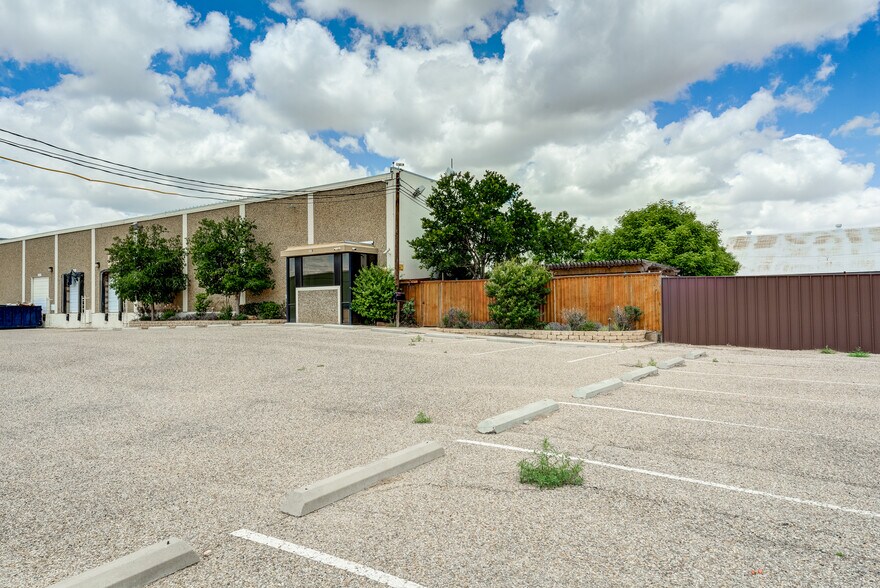 701-709 E 44th St, Lubbock, TX for sale - Building Photo - Image 1 of 1
