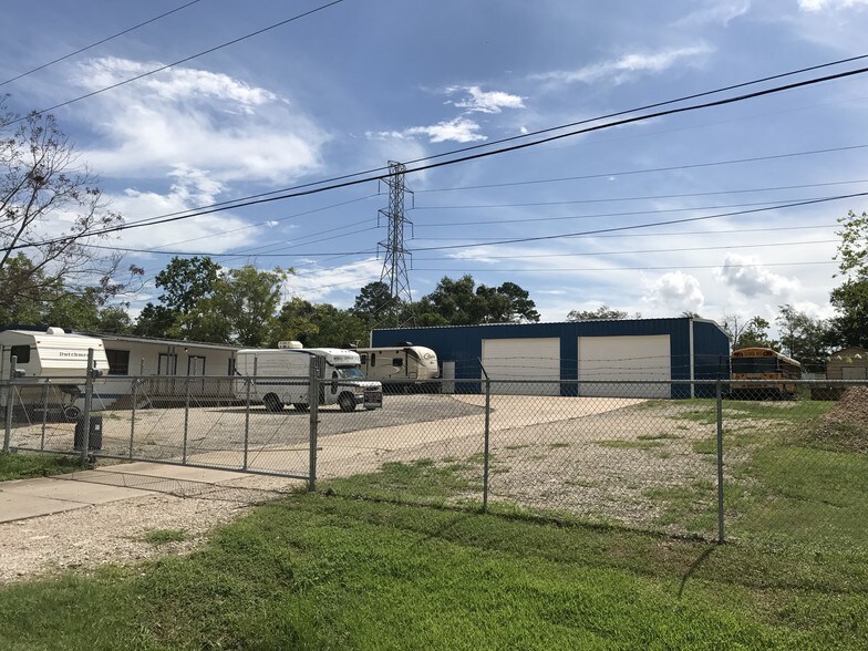 907 Elsbeth St, Channelview, TX for sale - Building Photo - Image 1 of 1