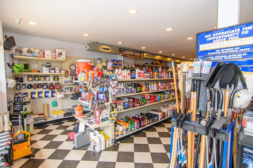 8152 Lankford Hwy, Oak Hall, VA 23416 Drummond Building