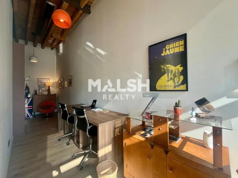 Office in Lyon for lease - Building Photo - Image 3 of 5