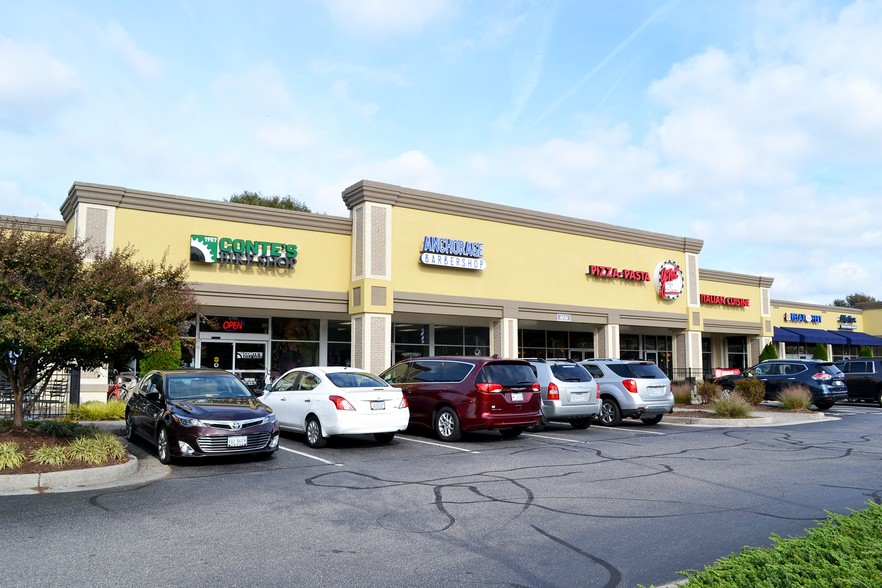 1032 Volvo Pky, Chesapeake, VA for lease - Primary Photo - Image 1 of 9