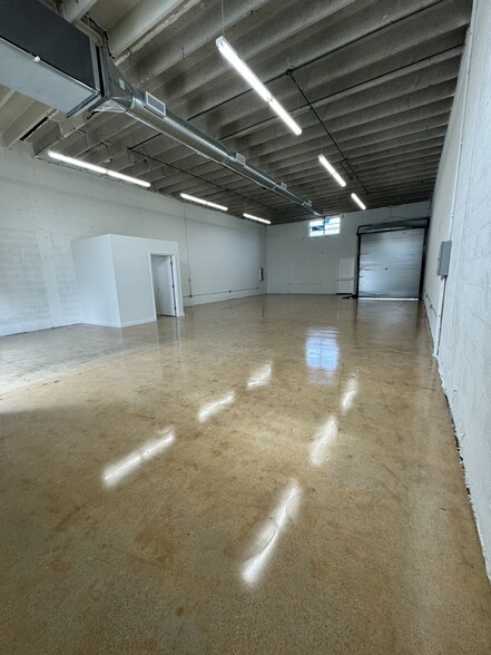 5700 NE 4th Ave, Miami, FL for lease - Interior Photo - Image 2 of 7