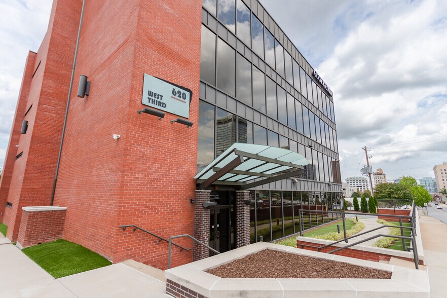 620 W 3rd St, Little Rock, AR for lease - Building Photo - Image 2 of 7