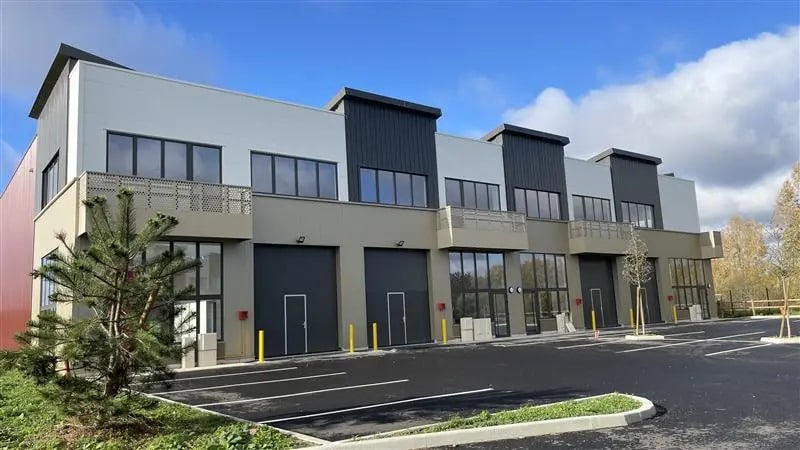 Flex in Saint-Pierre-du-Perray for sale - Building Photo - Image 1 of 9