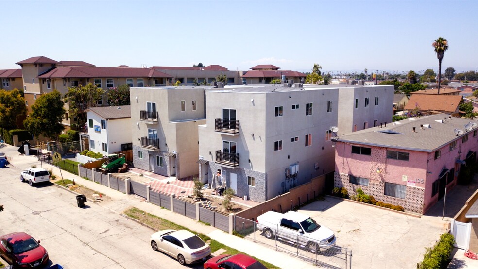 127 E 88th St, Los Angeles, CA for sale - Building Photo - Image 2 of 8