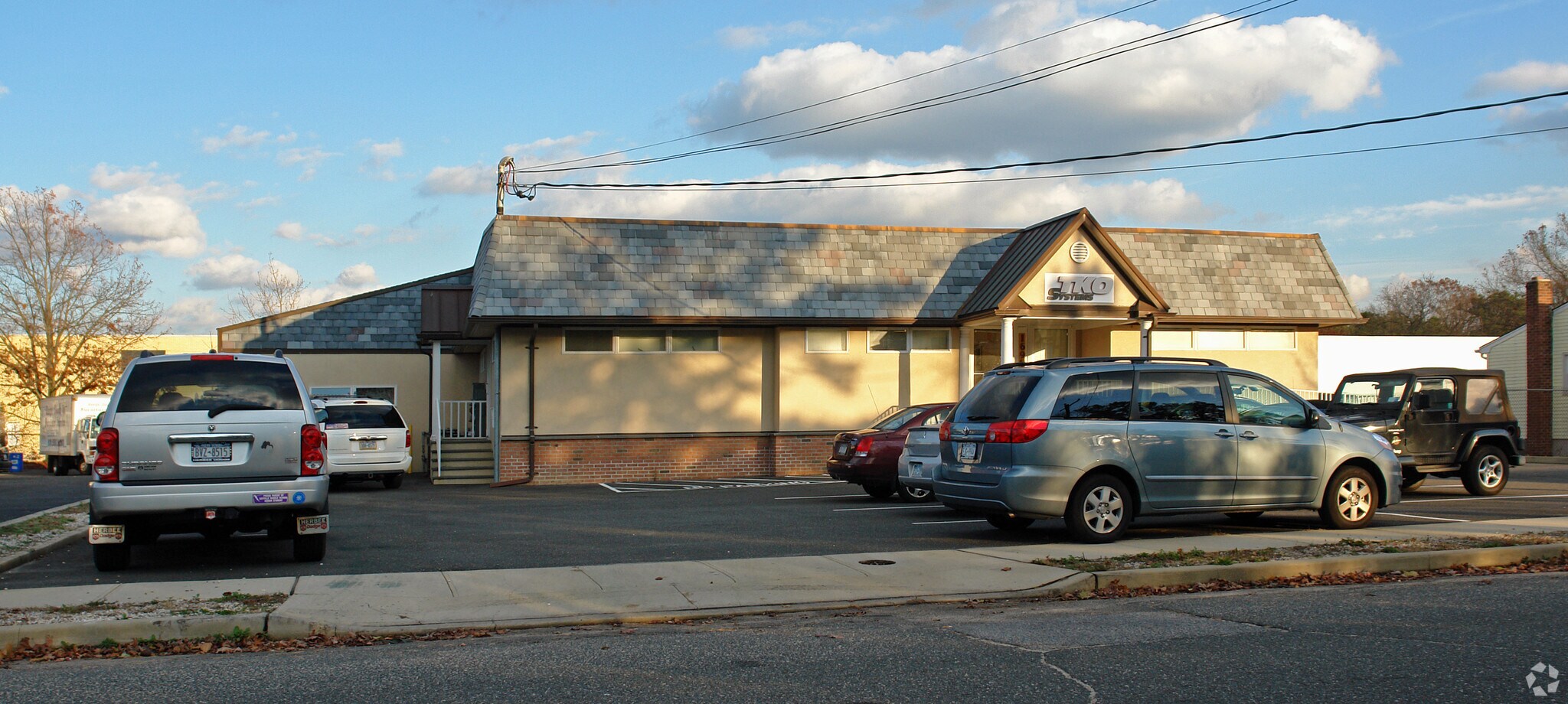 1695 Roosevelt Ave, Bohemia, NY for sale Primary Photo- Image 1 of 1