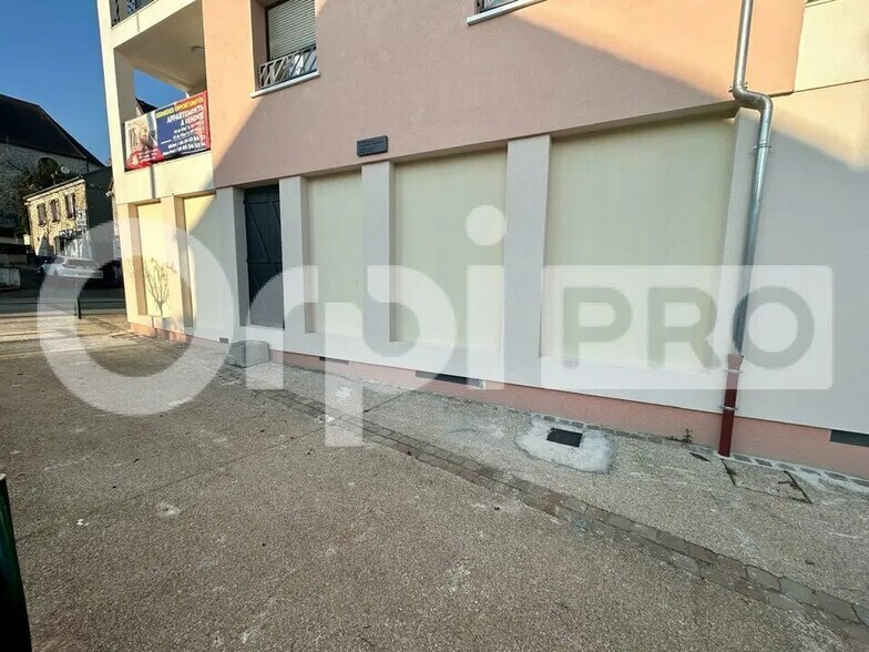 Retail in Breuillet for sale - Building Photo - Image 2 of 4
