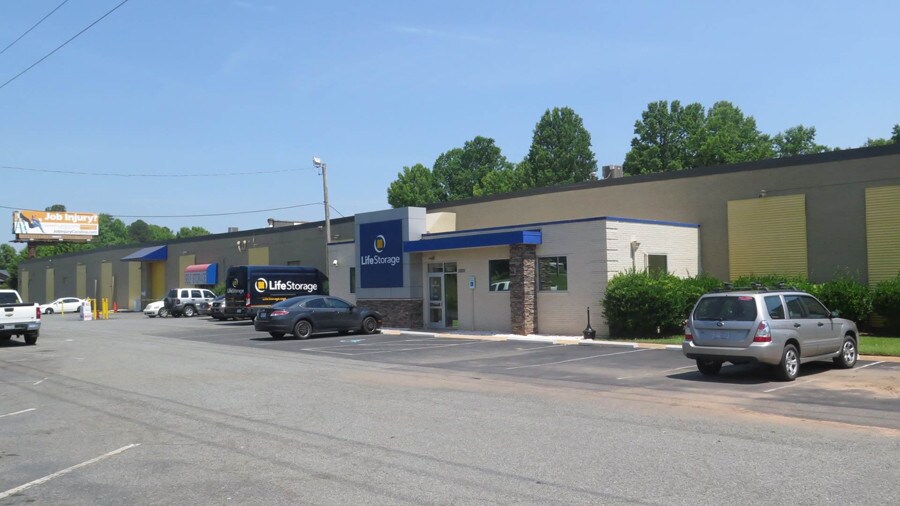 5800A Brookshire Blvd, Charlotte, NC 28216