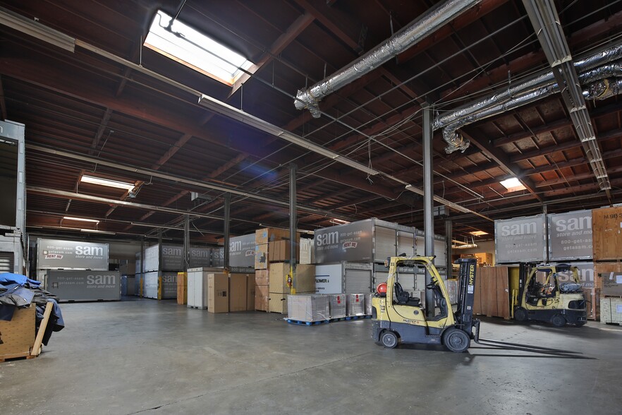 130 W Victoria St, Carson, CA for lease - Interior Photo - Image 2 of 10