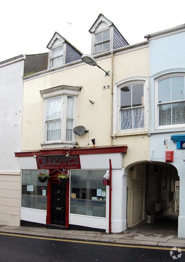 4 Wendron St, Helston, TR13 8PS