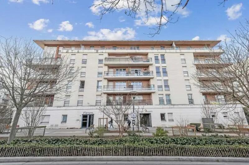 10 Mail Atlantis, Massy for lease Building Photo- Image 1 of 4