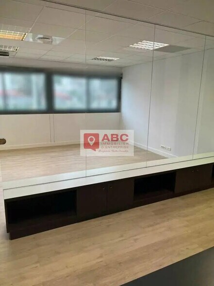 Office in Perpignan for lease - Building Photo - Image 3 of 9