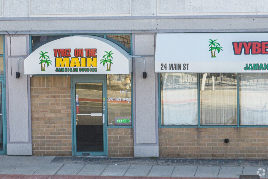 24-26 Main St, Hempstead, NY for sale - Building Photo - Image 1 of 1
