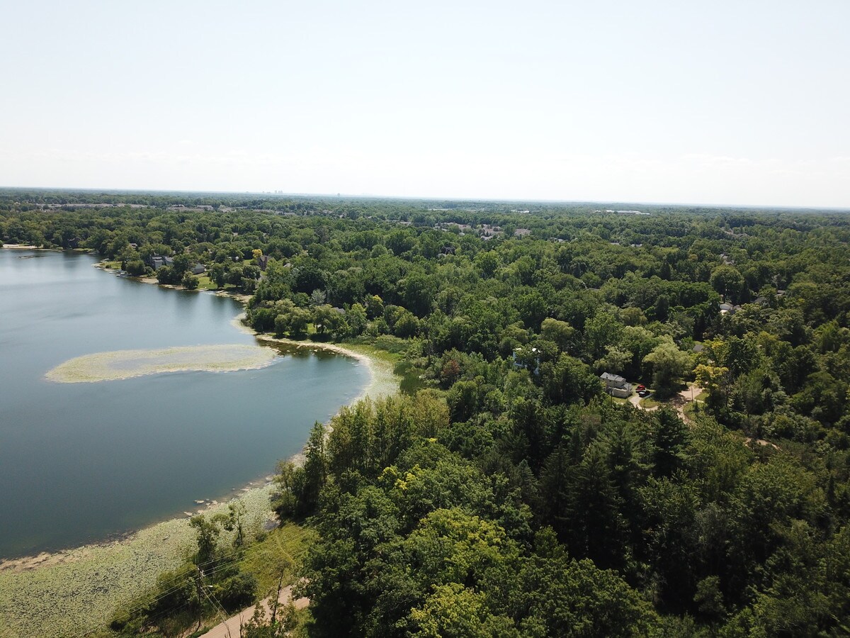 Walnut Lk, West Bloomfield, MI 48323