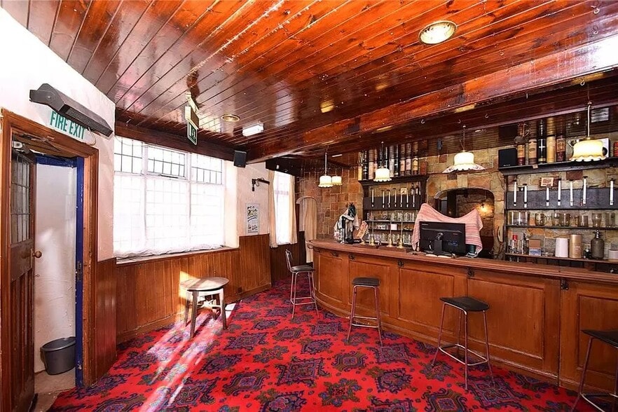 1 Alma Parade, Scarborough for lease - Interior Photo - Image 2 of 7