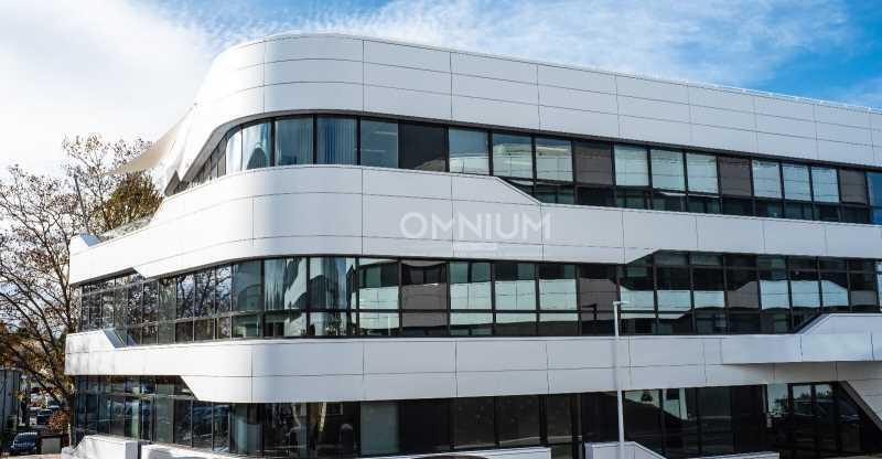 Office in Champagne-au-Mont-d'Or for lease Building Photo- Image 1 of 9