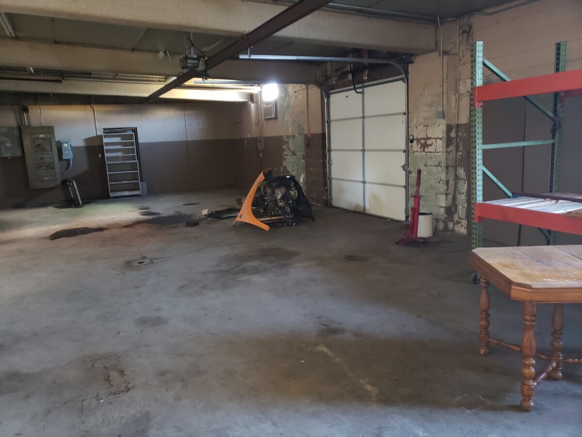 1729 Berry Blvd, Louisville, KY 40215