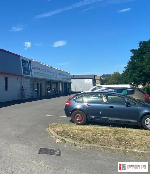 Flex in Saint-Malo for lease - Building Photo - Image 2 of 3