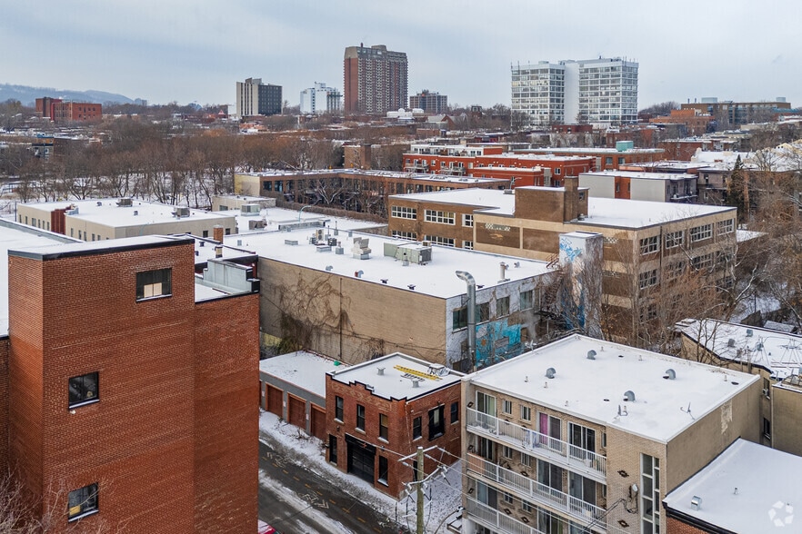 2235 Rue Larivière, Montréal, QC for sale - Aerial - Image 2 of 3