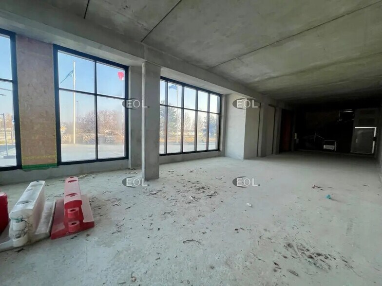 Industrial in Tremblay-en-France for sale - Building Photo - Image 3 of 13