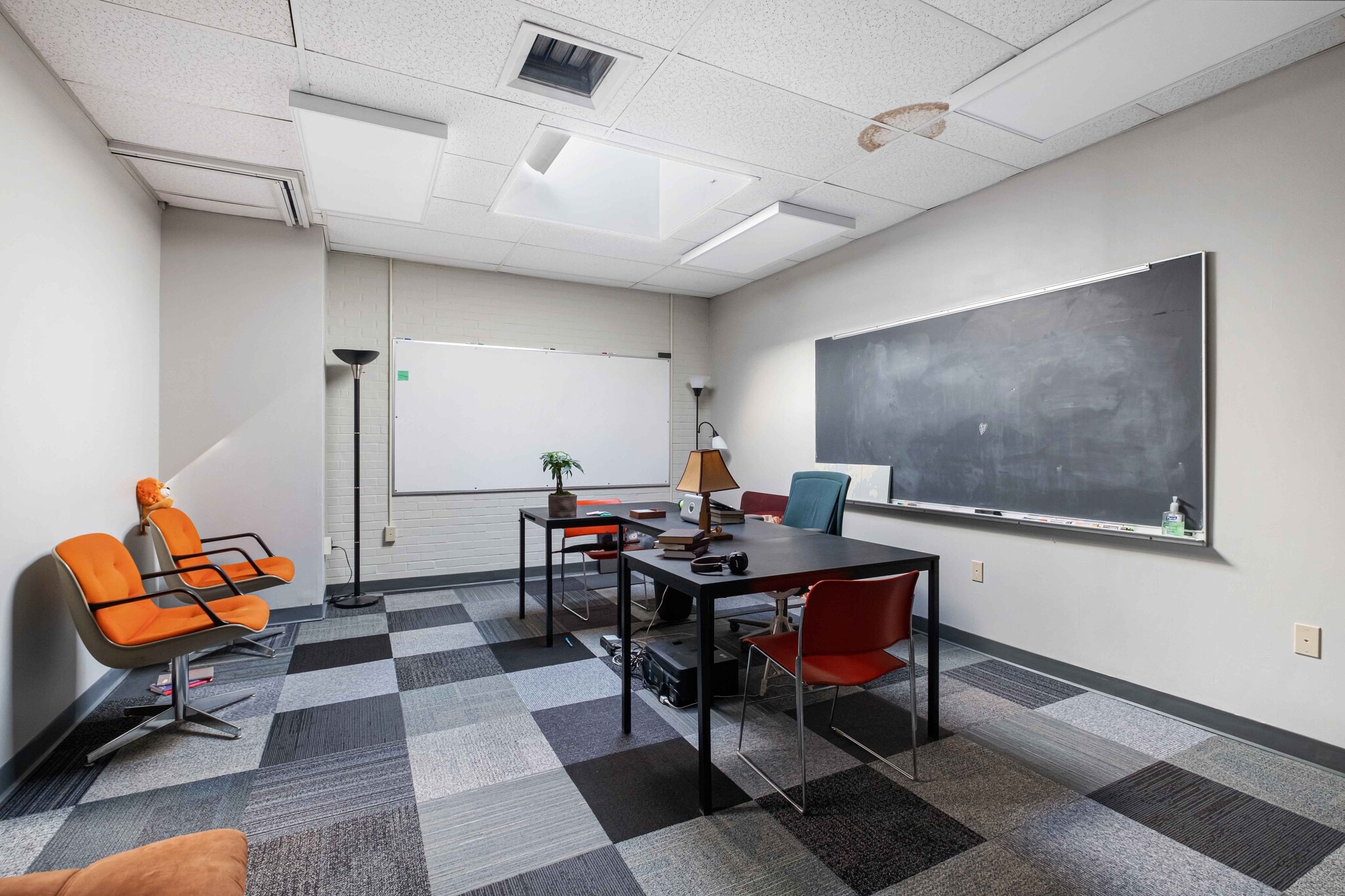 5877 Commerce St, Pittsburgh, PA for lease Interior Photo- Image 1 of 5