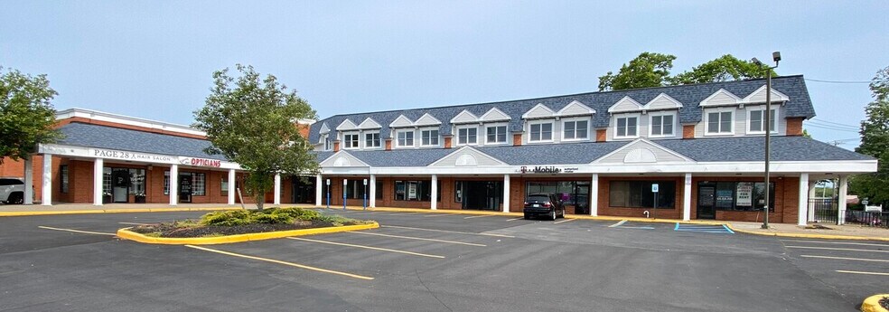 208 Route 112, Port Jefferson Station, NY for lease - Building Photo - Image 2 of 4