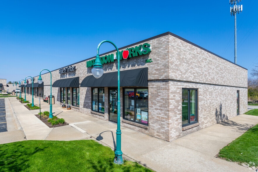 6100-6190 E Riverside Blvd, Loves Park, IL for lease - Primary Photo - Image 1 of 7