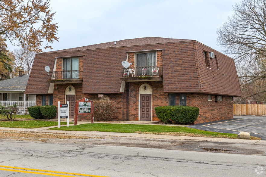 18707 Burnham Ave, Lansing, IL for sale - Primary Photo - Image 1 of 26