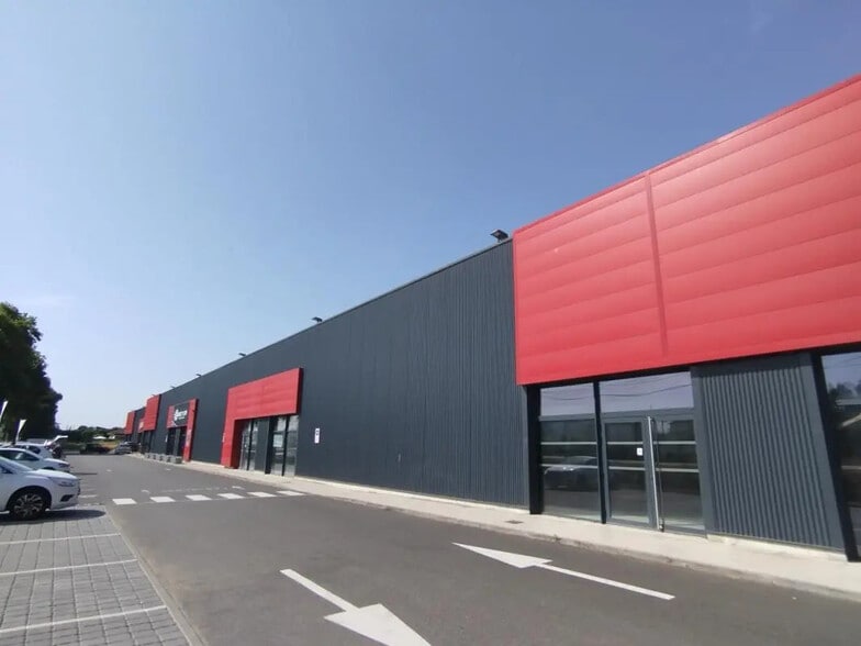 Flex in Saint-Jory for lease - Building Photo - Image 1 of 2