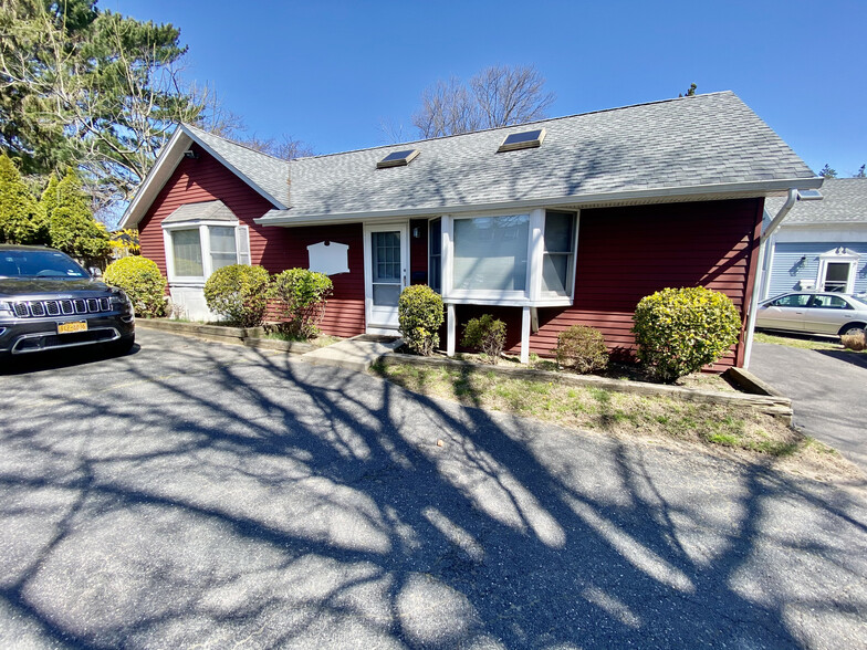 190 Ketcham Ave, Amityville, NY for sale - Primary Photo - Image 1 of 1