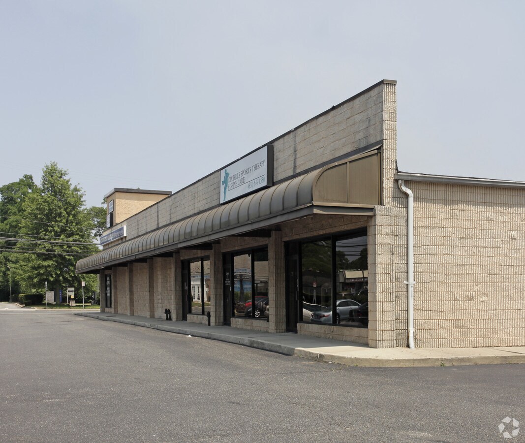 1206 E Jericho Tpke, Huntington, NY 11743