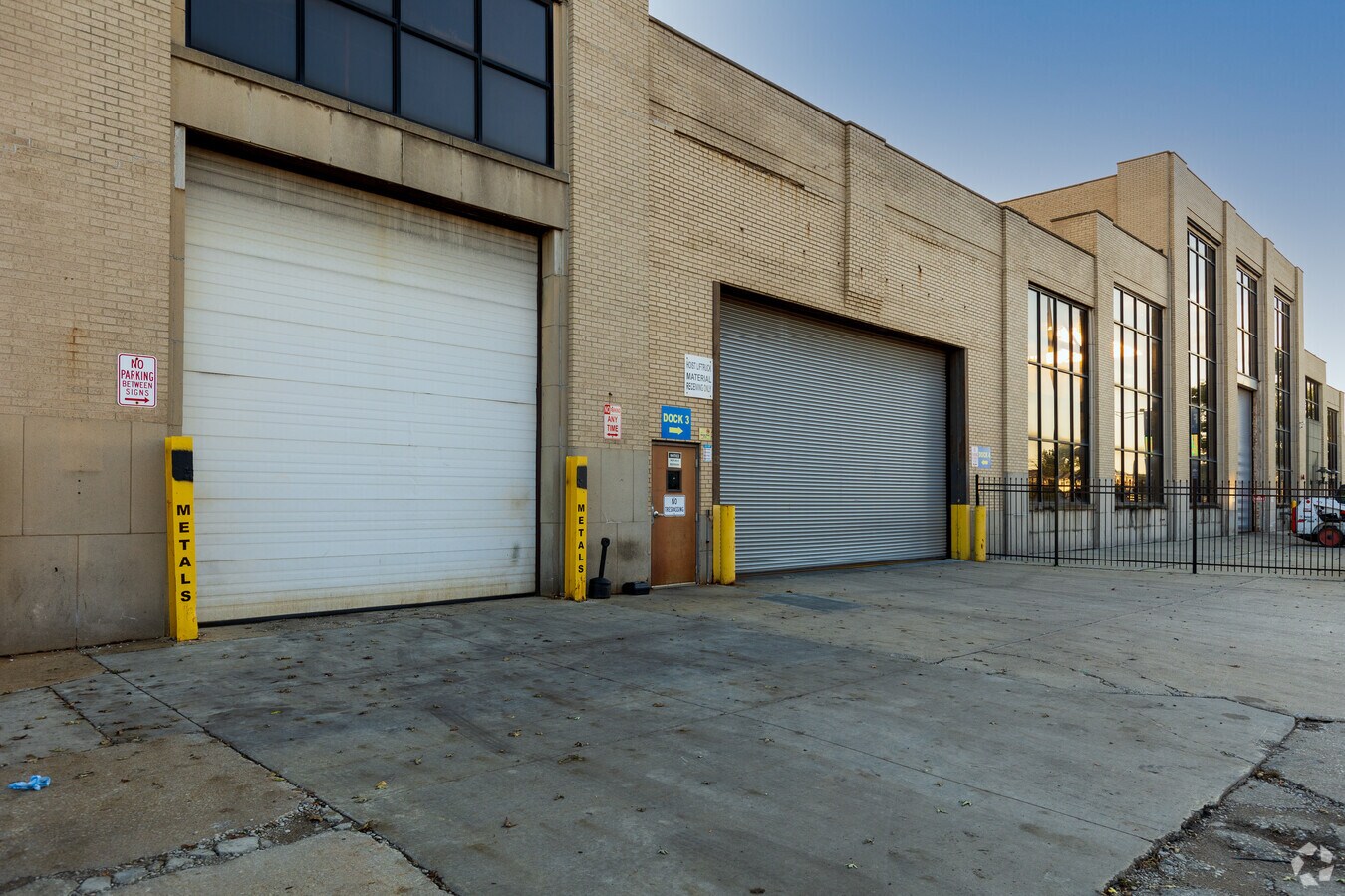 6499 W 65th St, Bedford Park, IL 60638