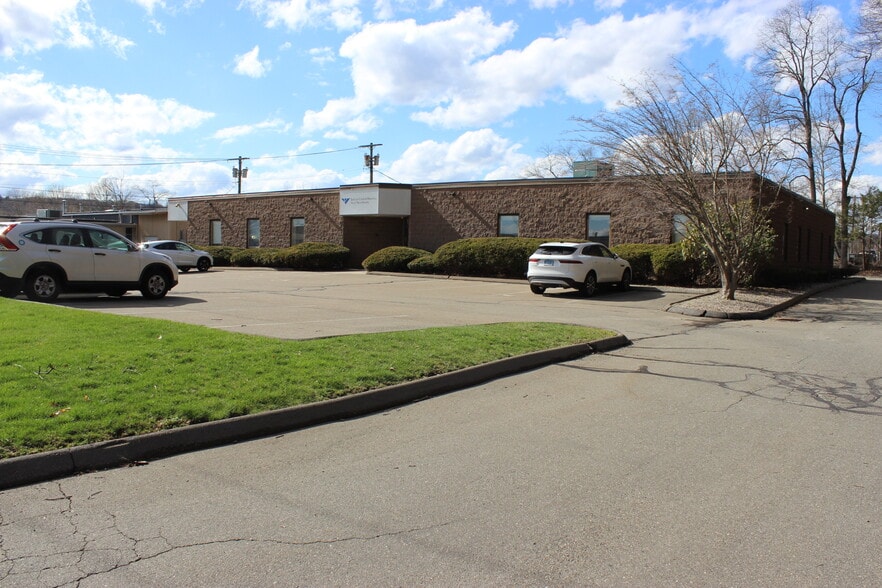 19 Lunar Dr, Woodbridge, CT for sale - Building Photo - Image 1 of 1