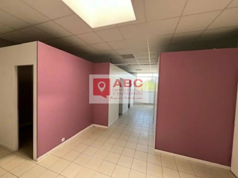 Office in Le Crès for lease - Interior Photo - Image 3 of 8