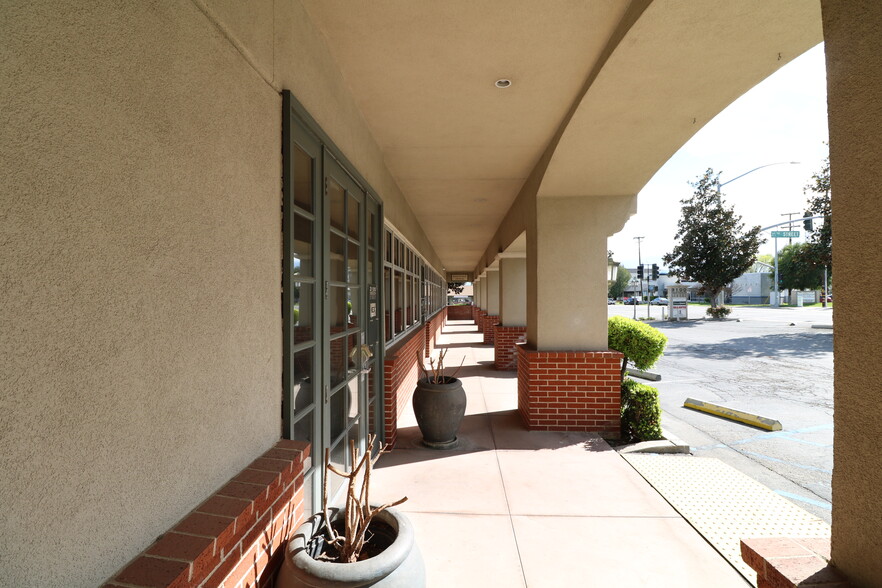 3100 19th St, Bakersfield, CA for lease - Building Photo - Image 3 of 22