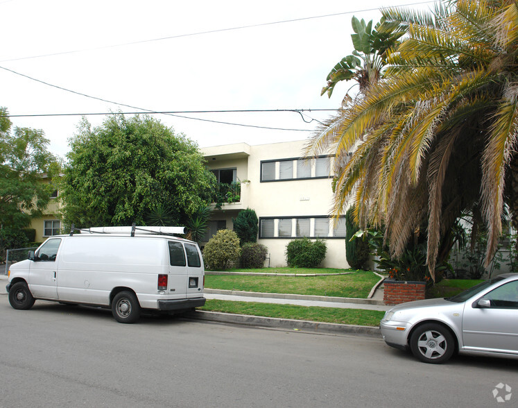 5327 Hermitage Ave, Valley Village, CA for sale - Primary Photo - Image 1 of 1