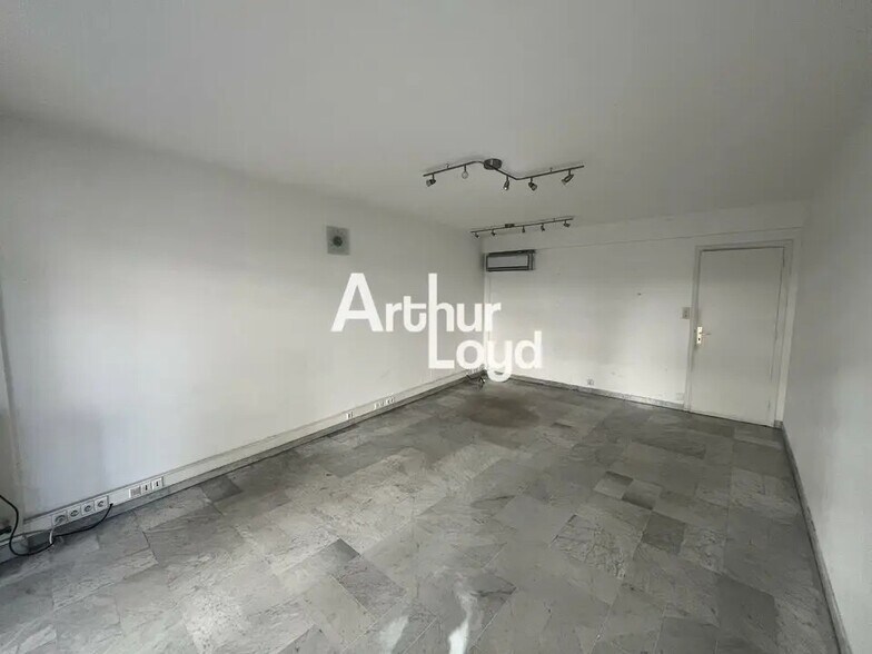 Office in Nice for lease - Interior Photo - Image 3 of 4