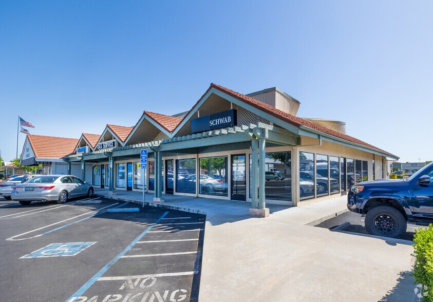 1700 McHenry Ave, Modesto, CA for lease - Primary Photo - Image 3 of 4