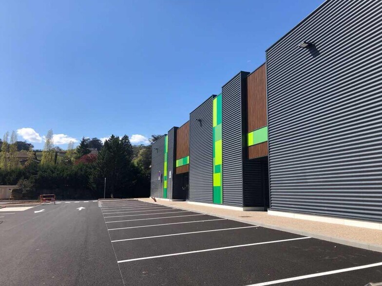 Office in Anse for lease - Building Photo - Image 2 of 12