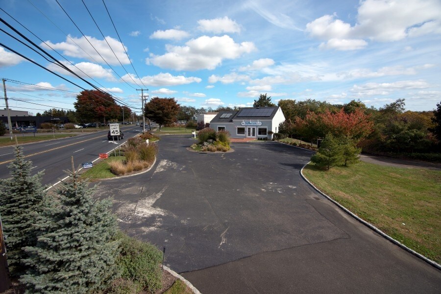 56 Flying Point Rd, Water Mill, NY for sale Primary Photo- Image 1 of 1